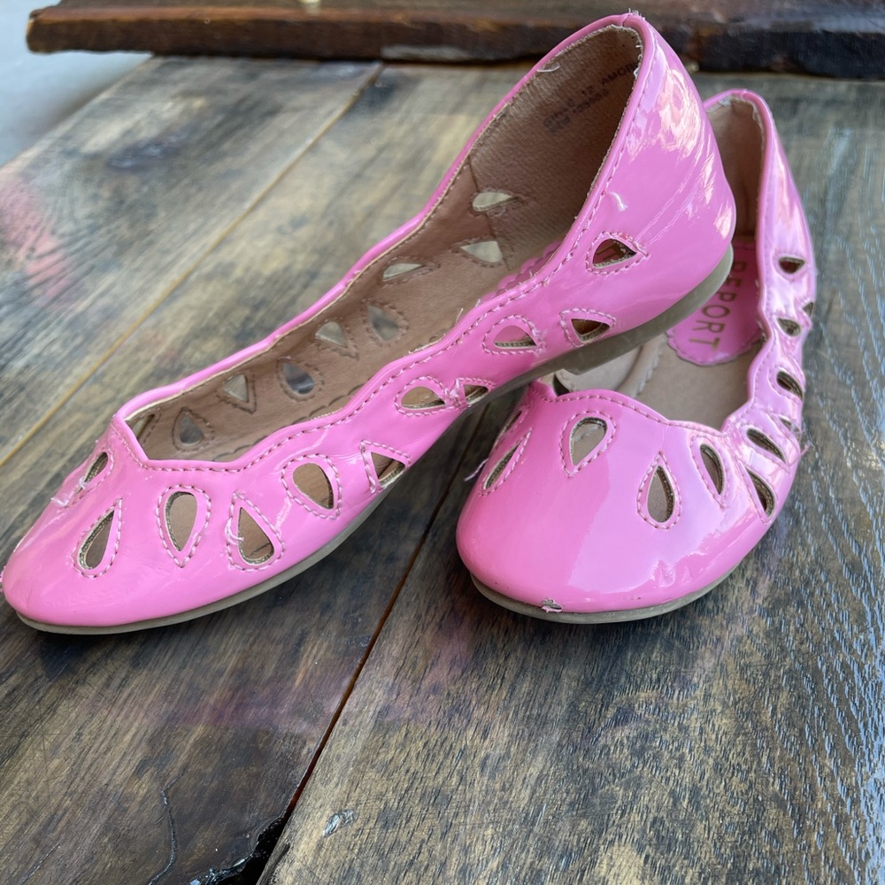 Pink teardrop design flats